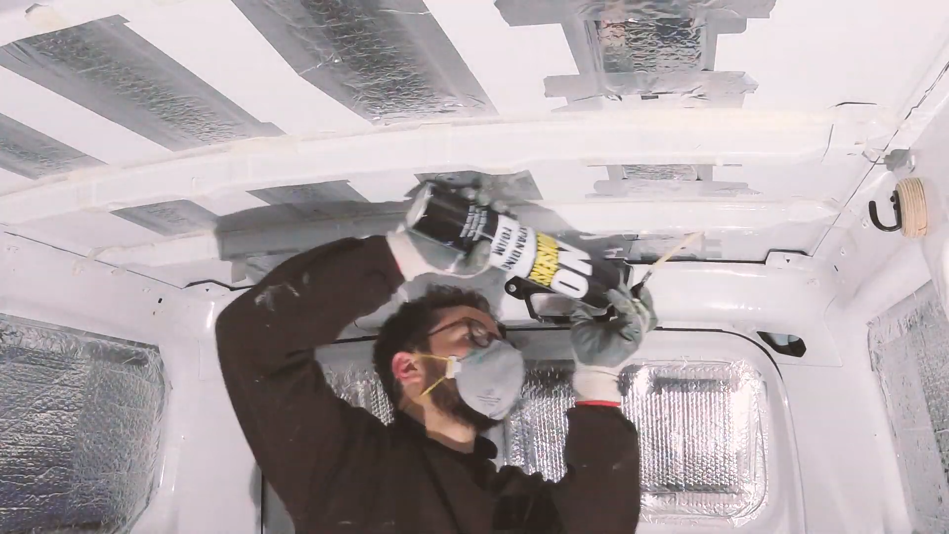 Filling the van ceiling beams with expanding foam